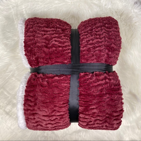 ✨SALE✨Windswept Mulled Wine Micromink Sherpa Throw - Picture 2 of 2